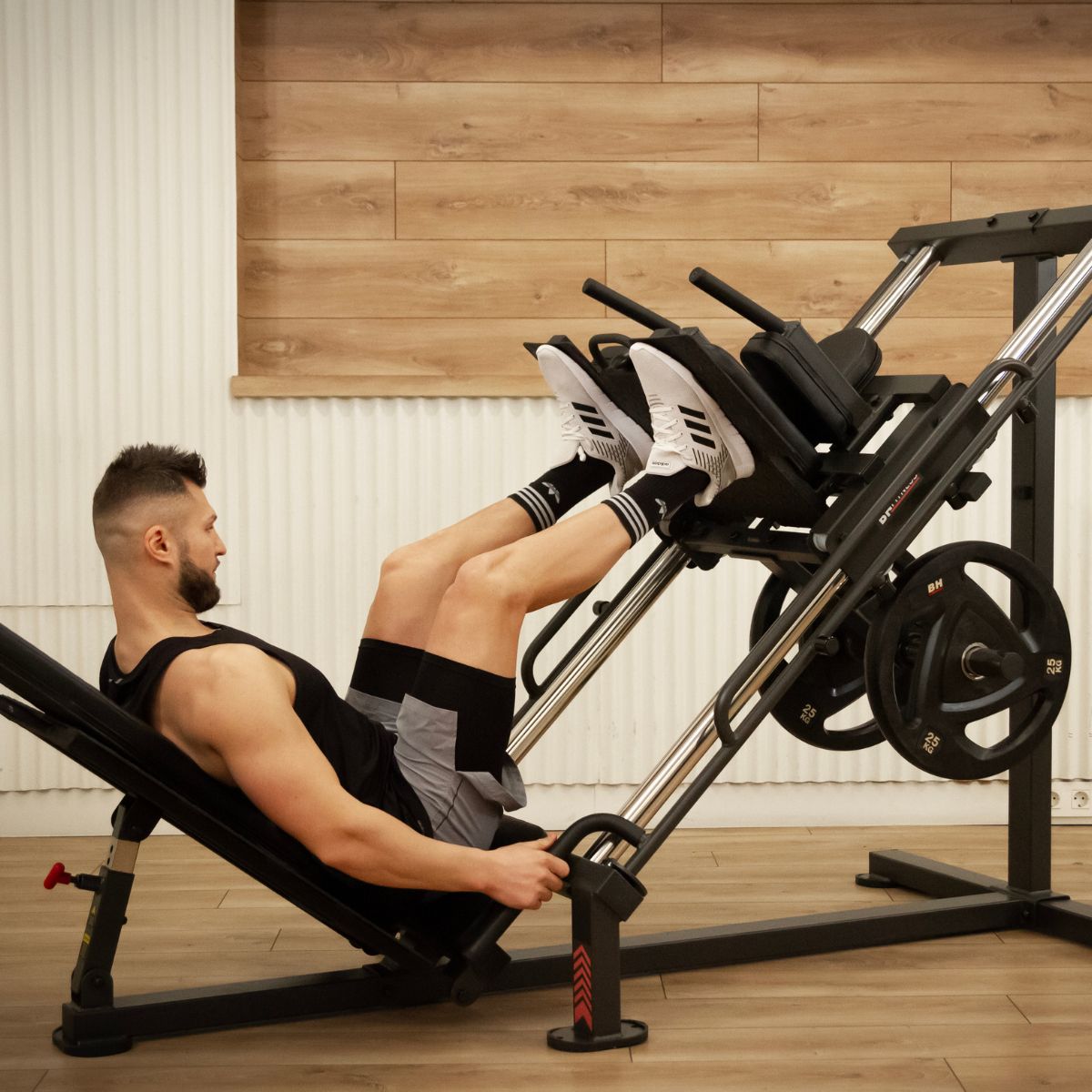 bh-fitness-g530-hack-squat-leg-press-dual image 3