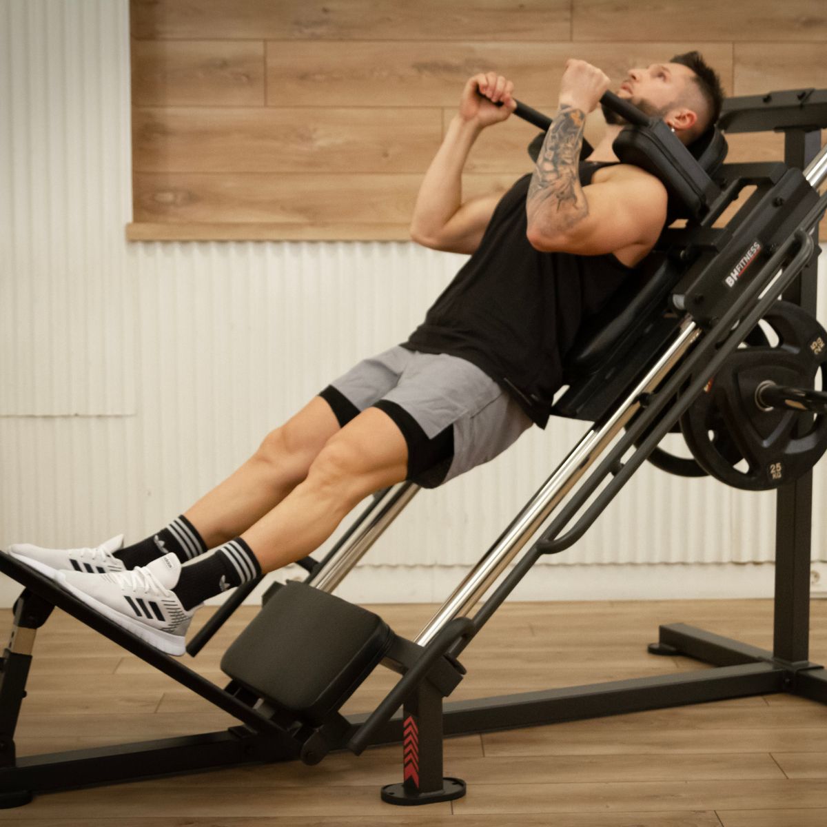 bh-fitness-g530-hack-squat-leg-press-dual image 4