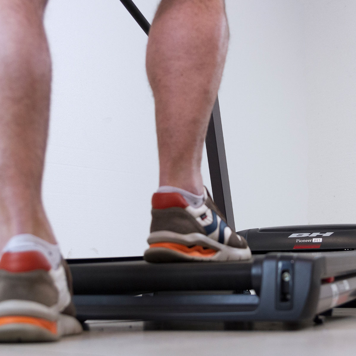 bh-fitness-pioneer-senior-g6484h-tapis-roulant-pieghevole-con-corrimano image 3